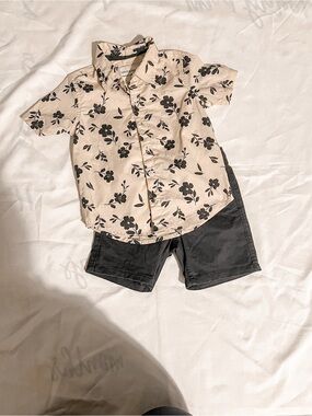 Stitch & Stone Cream Floral Button-Up Short Sleeve Shirt and Black Short Size 2T